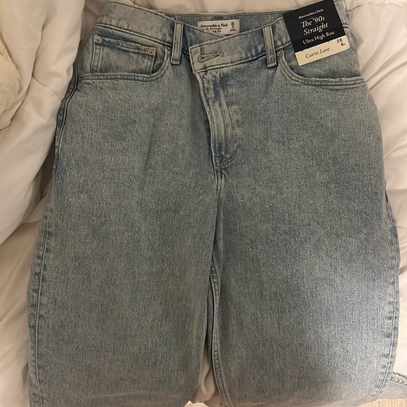 ABERCROMBIE CURVE LOVE ULTRA HIGH RISE 90s STRAIGHT JEAN - Picture 6 of 6